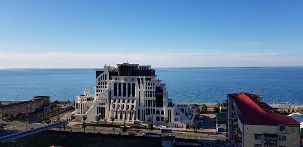 Sea Apartments Батуми Екстериор снимка